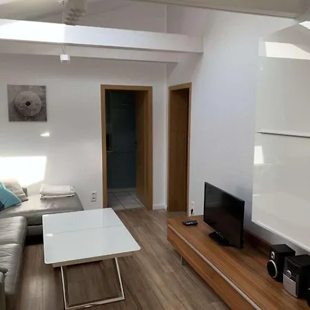 In Mit Schwimmbecken *